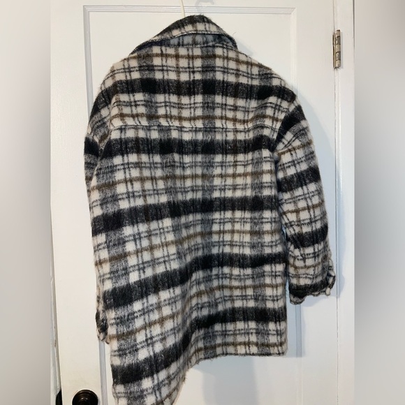 Universal Thread Shacket size small - Picture 5 of 6